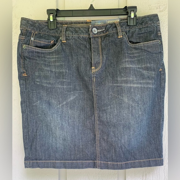 Converse One Star Circa 1974 Womens Size 14 Dark Denim Distressed Jean Skirt - Picture 1 of 15
